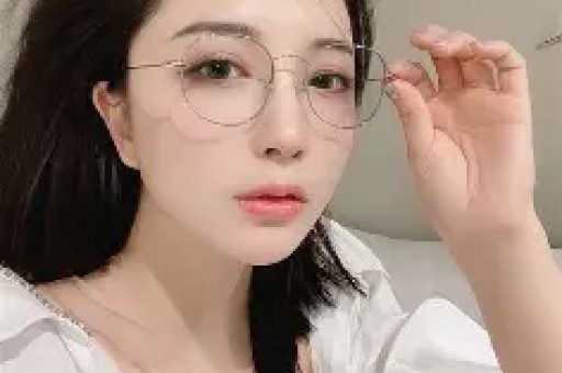 不到24小时娱乐圈又出三大八卦顶流小花、男星带女儿见情人